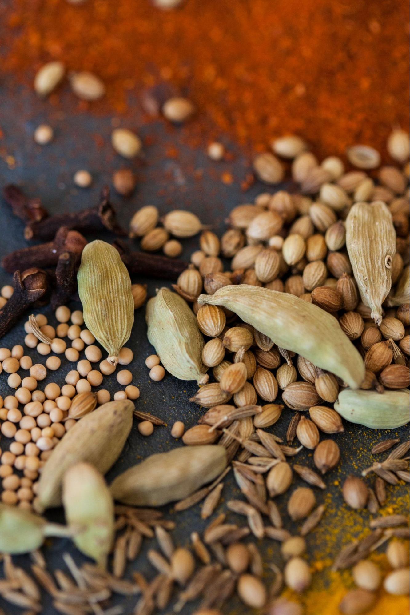Cardamom, coriander and other whole Sri Lankan spices